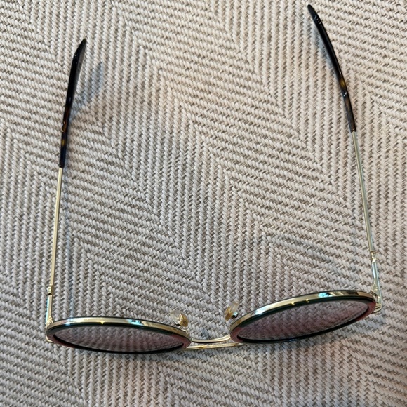 Like New Authentic Gucci Round Sunglasses. Red, Green w/ gold hardware - Picture 8 of 10